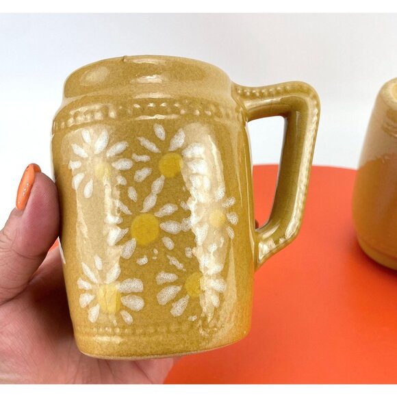 Vintage 70s coffee mugs, St Josaphat Pottery, yellow white daisies, oversized - Picture 2 of 10